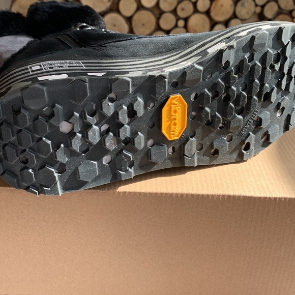 NWT Deckers X Lab ladies Boot - Picture 5 of 5